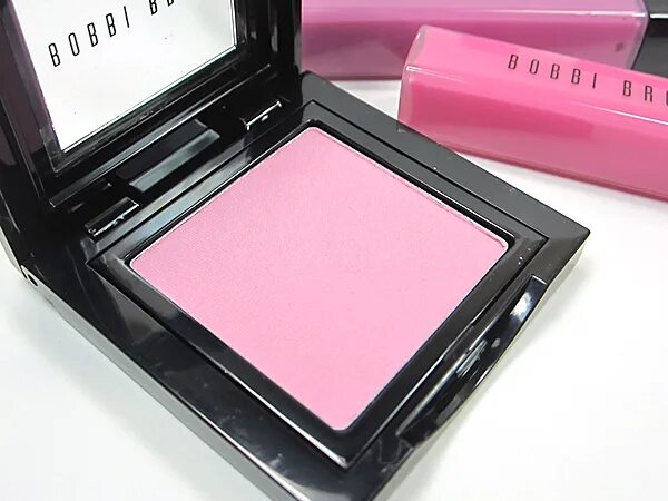 Blush brown. Румяна Bobbi Brown pretty Pink. Bobbi Brown pale Pink румяна. Бобби Браун румяна slope. Румяна Bobbi Brown slopes.