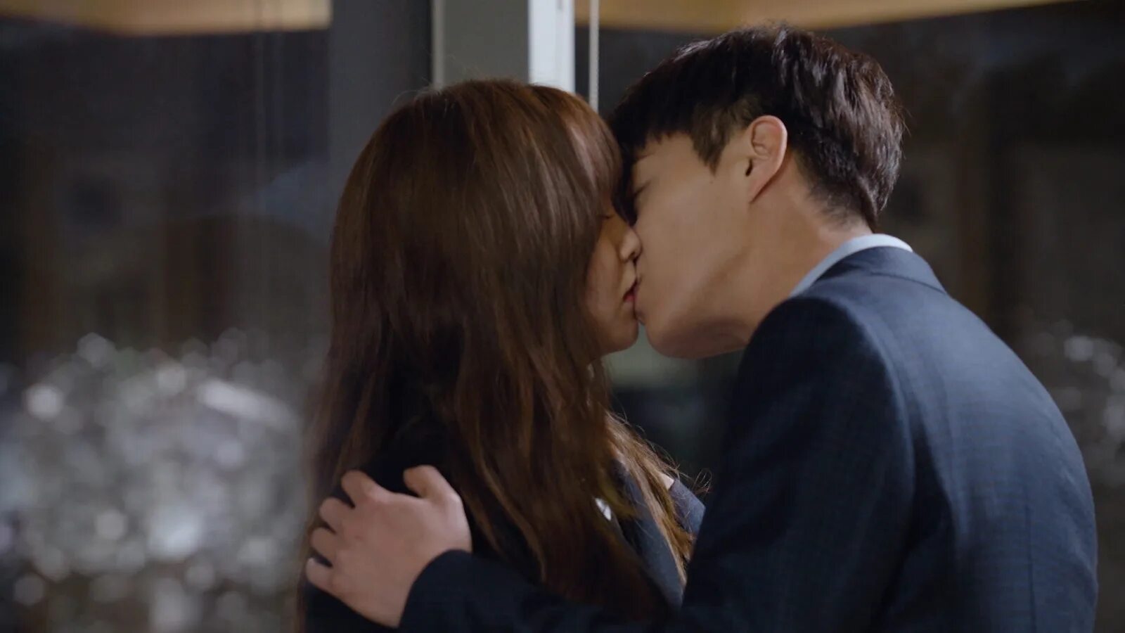 Корейский романтический сериал. Какую дораму романтикой. Какую дораму романтикой. Кореан драма поцелуй. Романтическое приложение дорама ли чон сок.