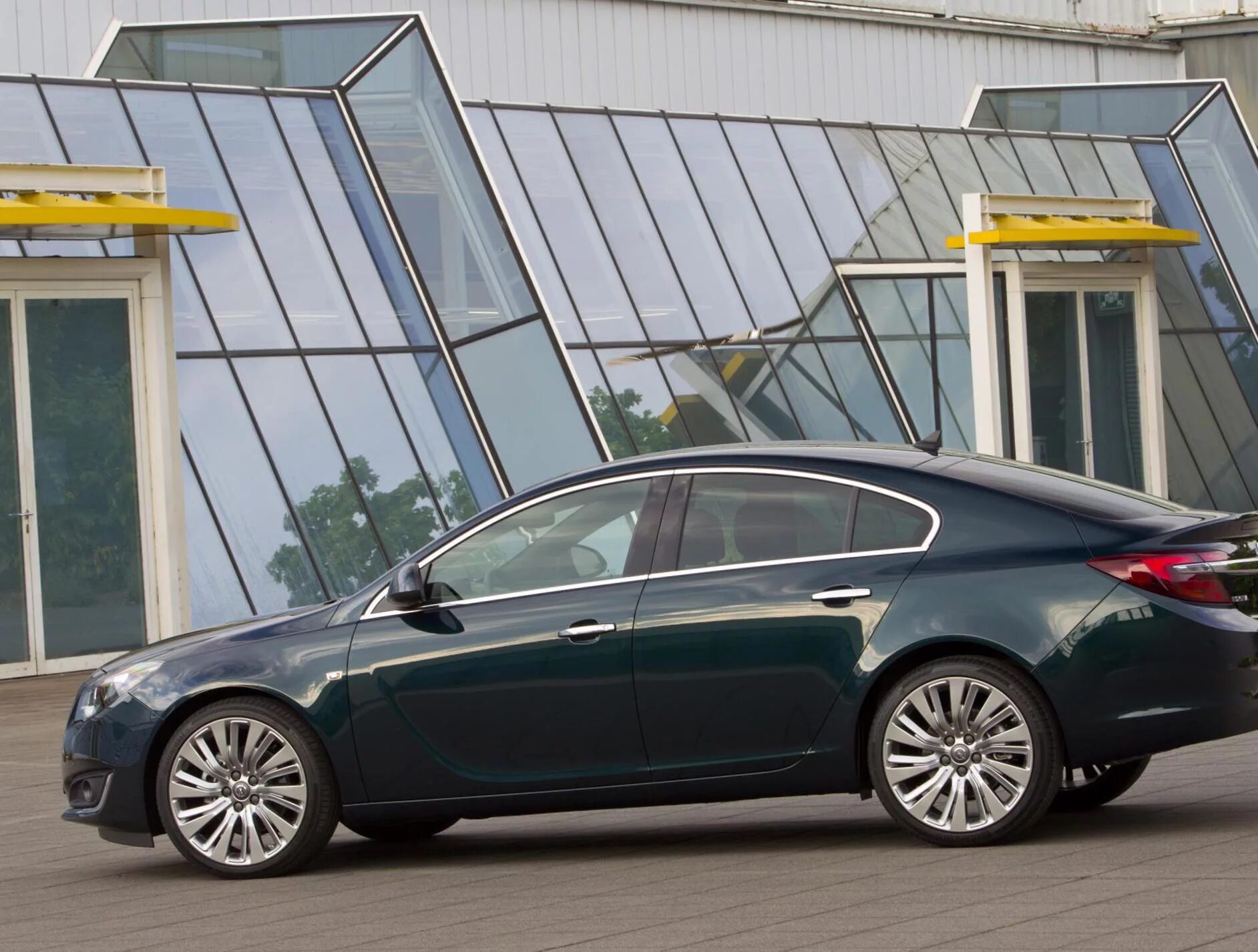 Opel insignia отзывы. Opel Insignia 2013. Опель Инсигния 1 поколение. Opel Insignia 2015 лифтбек. Opel Insignia 2.