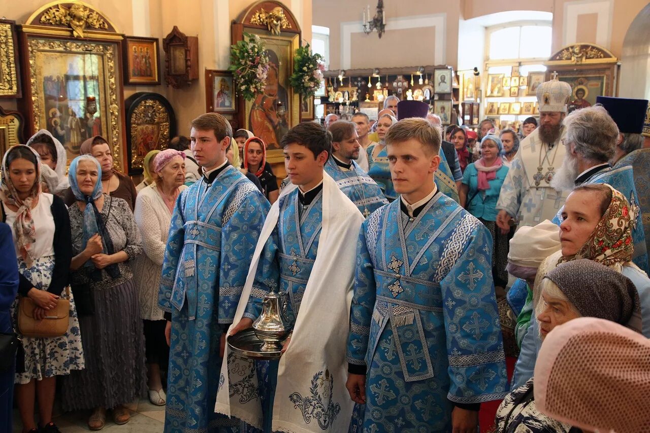 Церковь влахернской иконы божией матери в усадьбе кузьминки. Духовенство храма влахернской божьей матери в кузьминках. Храм влахернский в кузьминках сайт. Храм влахернской иконы божией матери. Парк кузьминки церковь.