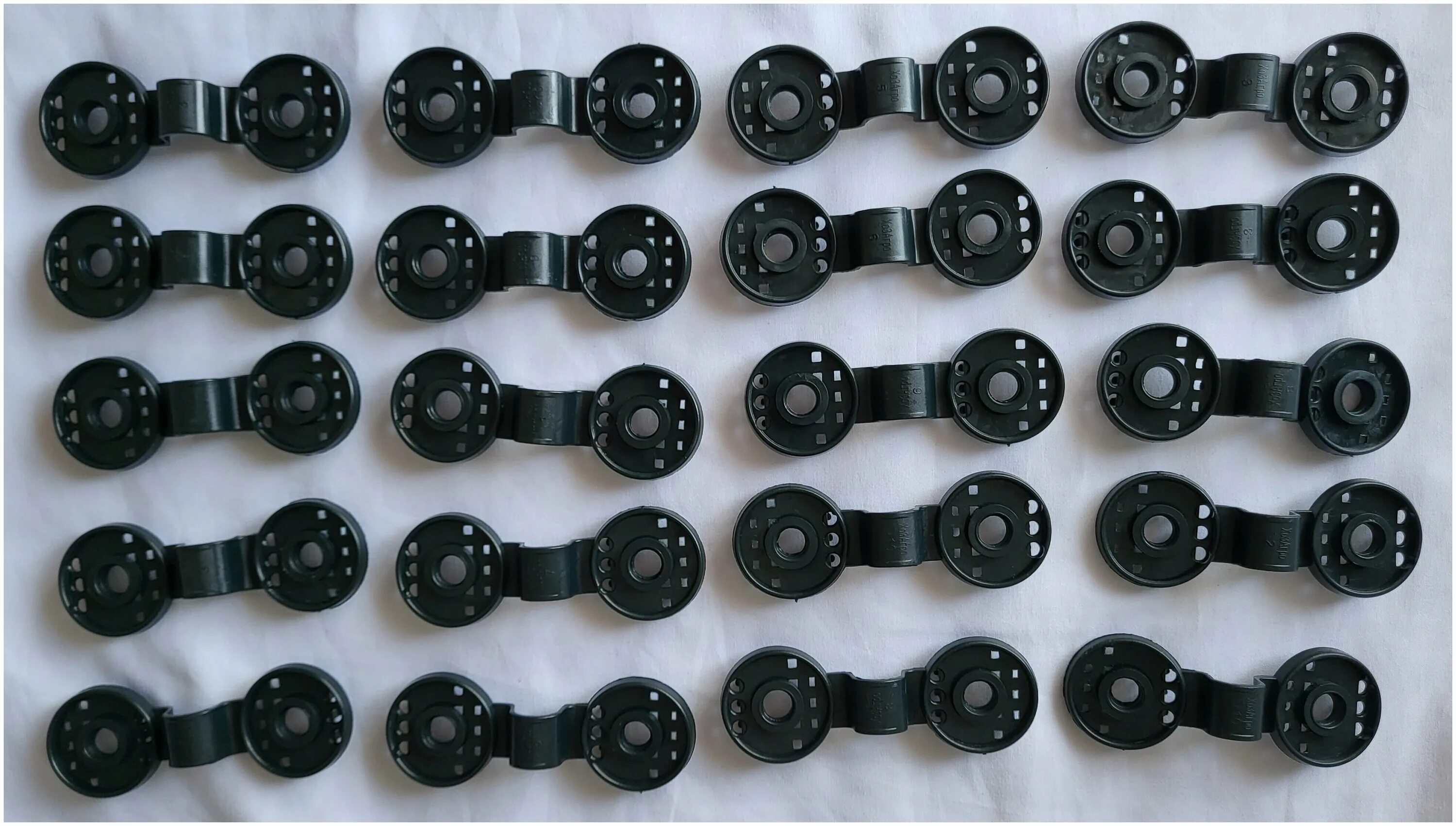 крепеж для затеняющей сетки. крепеж для затеняющей сетки. клипса "люверс" для затеняющей сетки - 20 шт в упаковке. клипса садовая «люверс». клипса "люверс" для затеняющей сетки - 20 шт в упаковке.