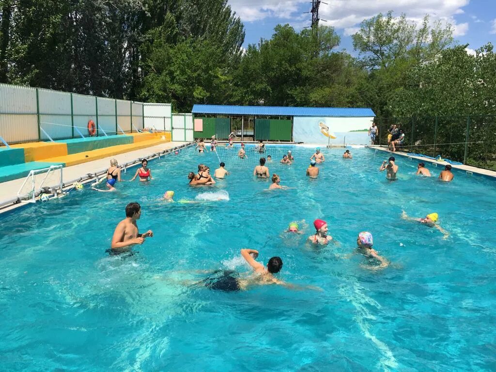 Сайт ребячьей республики тюмень. Лагерь ребячья Республика в Тюмени. Ребячья Республика Тюмень бассейн. Ребячья Республика лагерь Тюмень бассейн. Санаторий ребячья Республика в Тюмени.