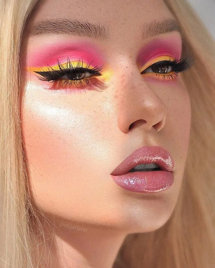 Pink make up