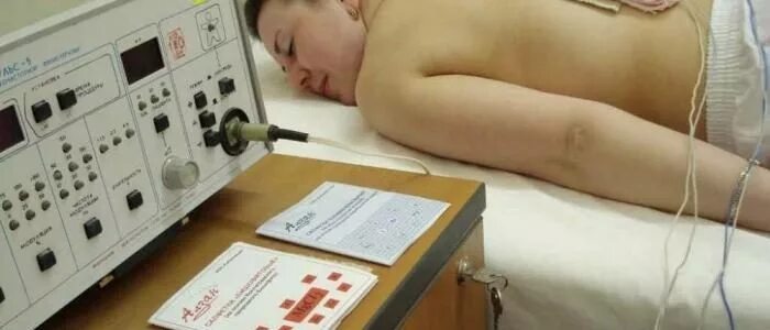 Схема электрофореза с карипаином при грыже поясничного отдела. Электрофорез карипаина при грыже поясничного. Электрофорез с карипазимом при грыже аппарат. Электрофорез с карипазимом методика процедуры. Электрофорез методика при грыжа поясничного отдела.