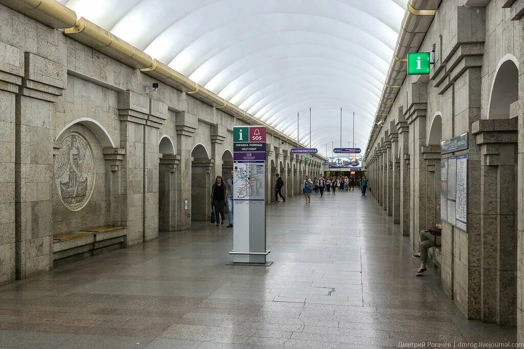 Фото: Оптический фокус в метро "Крестовский остров" см. описание. Фотолюбитель