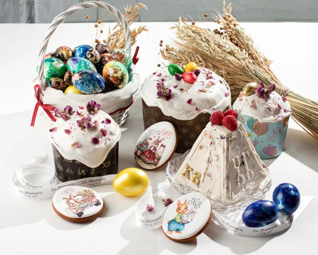 кулич чайковский. кулич гинза. пасхальный стол. украшение пасхального стола. пасхи кафе.