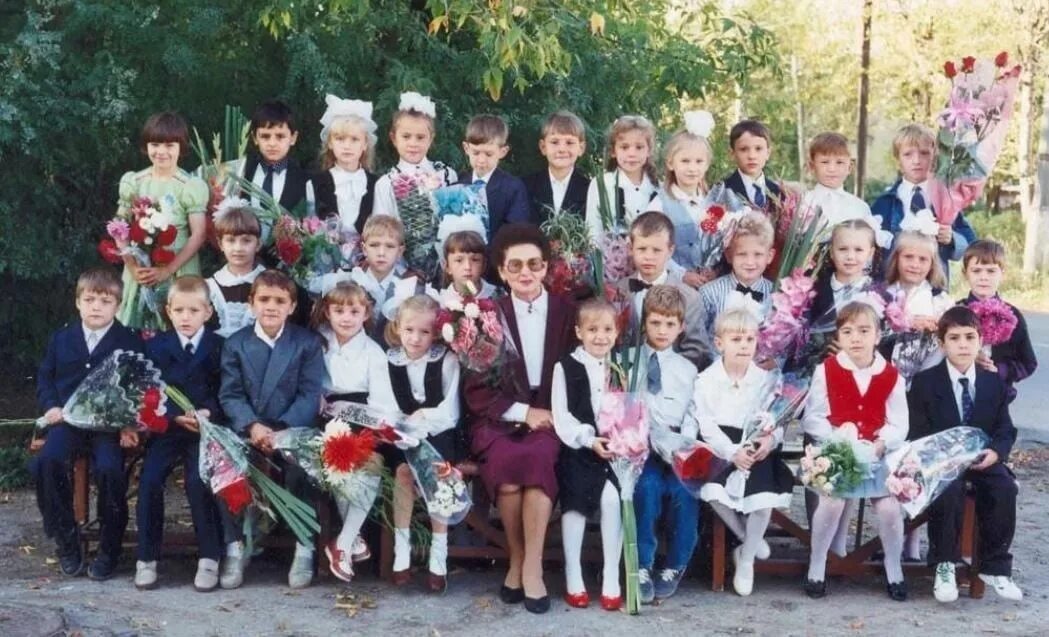Школьные годы 1995. Школа 1 класс. Школьники в 1998 году. 1 Сентября 1998 года.