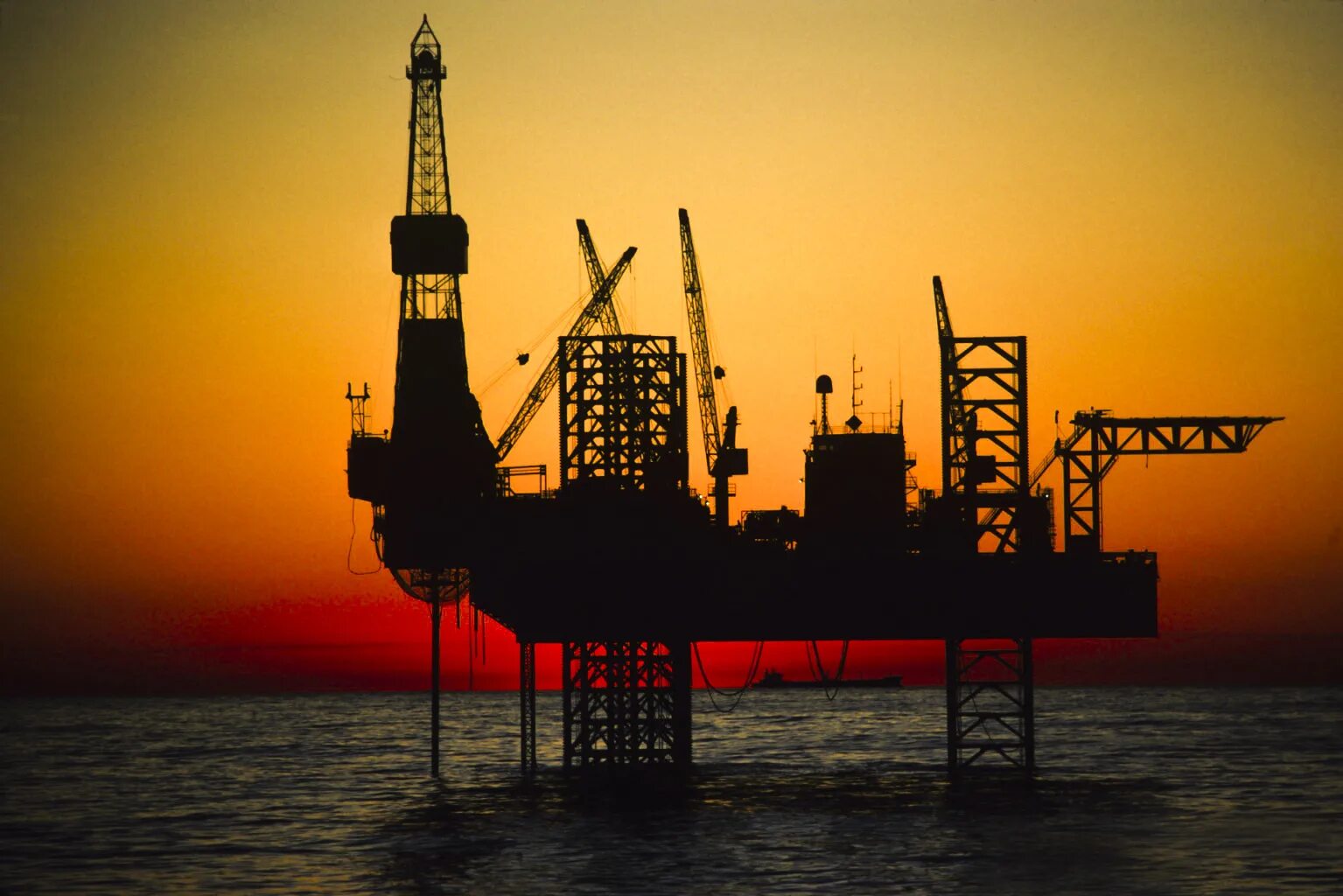 Проектная нефть и газ. Нефтегазовые проекты. Нефтяная промышленность. Нефтегазовая промышленность. Нефтедобывающая промышленность.