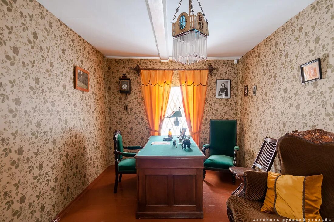 Музей усадьба а п чехова флигель- кухня. Чехов мелихово усадьба флигель-кухня. Усадьба чехова в мелихово амбулатория. Флигель кухня в мелихово. Южный флигель усадьбы горки ленинские.