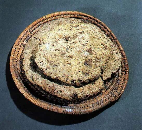 Хлеб в древности. Хлеб в древнем Египте. Первые лепешки в древности. Древние хлебные лепешки. Самый первый хлеб.