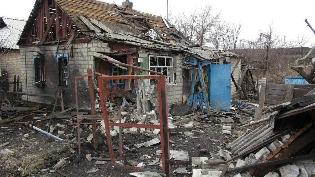 Разрушенный город дебальцево. Дебальцево война микрорайон восточный. Дворец культуры дебальцево. Дебальцево сейчас. Поселок дебальцево.