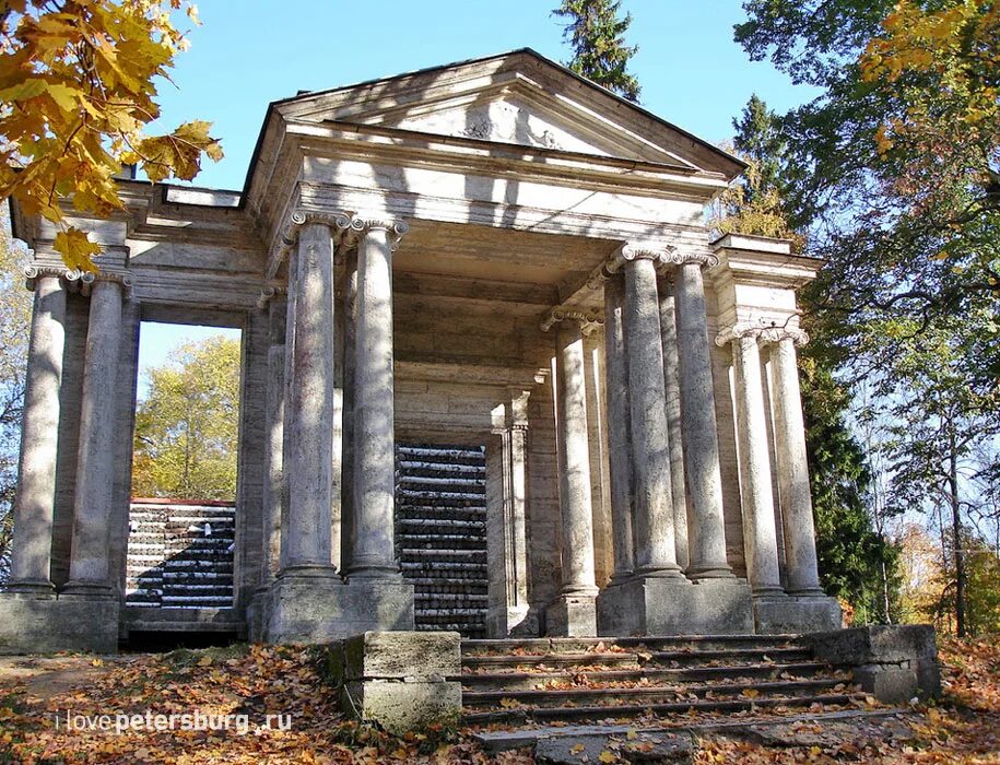 Дворцовый парк покровская гора. Березовый павильон гатчина. Березовый домик и портал маска. Гатчина парк березовый домик. Березовый домик и портал маска.