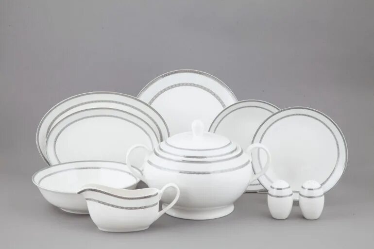 Какой фарфор лучше. Чайная пара костяной фарфор никко. Какой фарфор лучше. Столовый сервиз мейсенский букет. De lamerie сервиз.