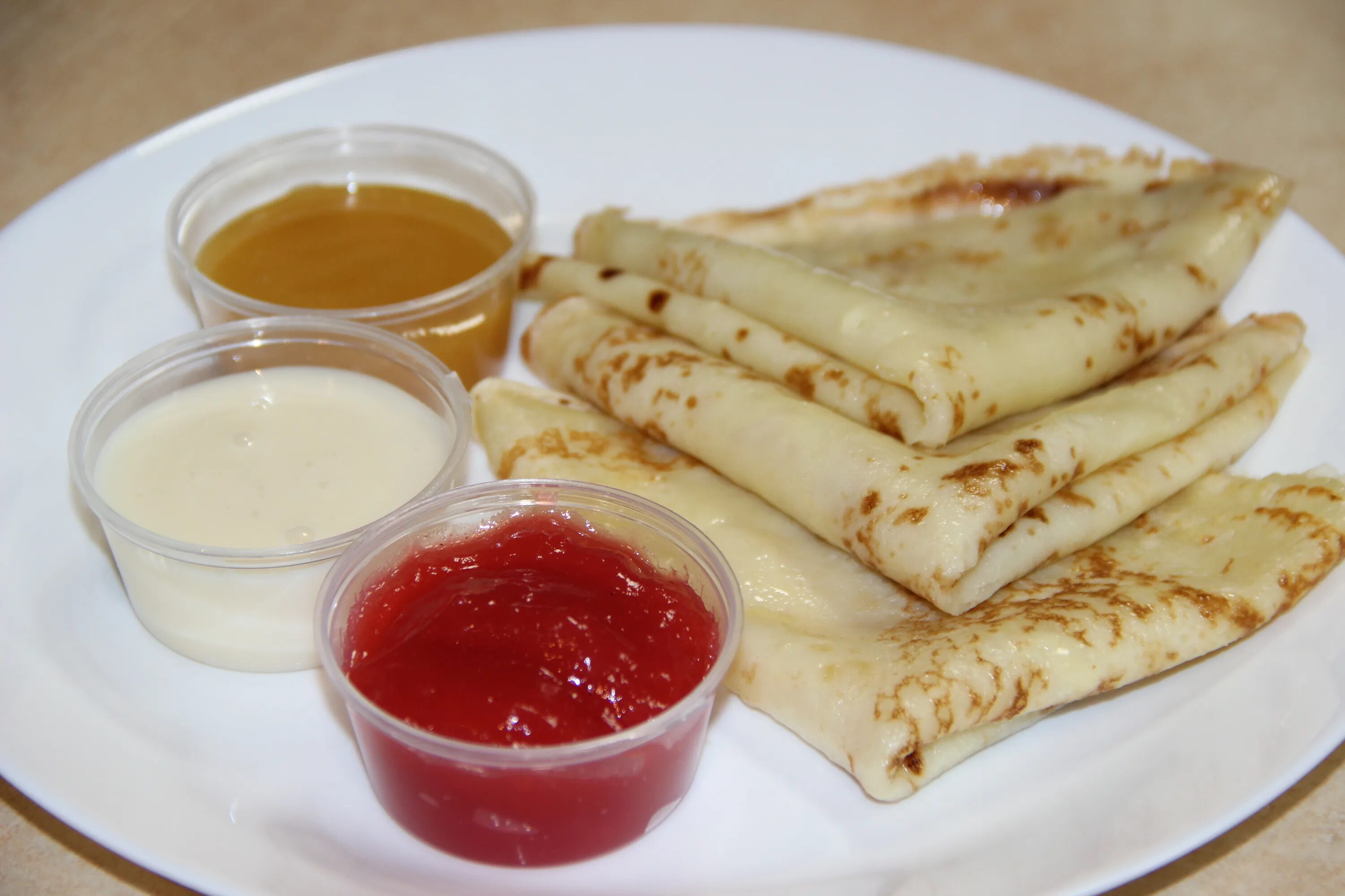 Блины без начинки. Поговорки про масленицу. Блин без 5 уже сейчас закроют. С началом масленицы. Блин без 5 уже сейчас закроют.