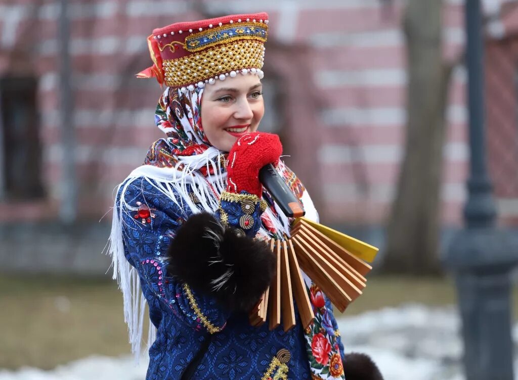 Костюм Масленицы. Русские костюмы на Масленицу. Костюм на Масленицу женский. Костюм на Масленицу для девочки.