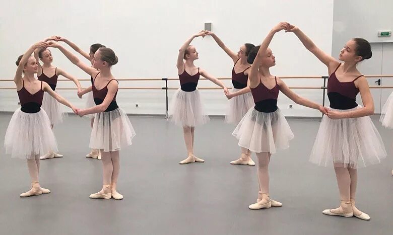 детская школа классического танца. ксения белая балет. надя лиепа. коломбина школа классического танца кировская. классический танец дети.