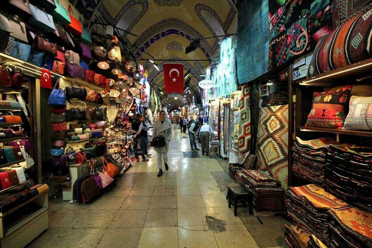 Стамбул часовой. Базар Капалы Чарши Стамбул. Гранд базар Турция. Рынок в Стамбуле Гранд базар. Grand Bazaar Стамбул антикварный рынок.