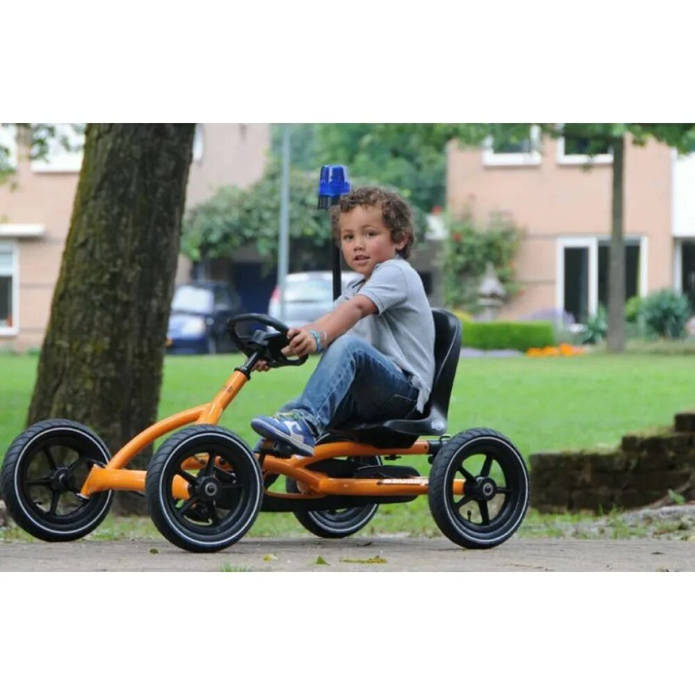 Дети с велосипедом. Веломобиль berg buddy orange. Royal baby 20 дюймов. Royal baby 12 дюймов. Дети с велосипедом.