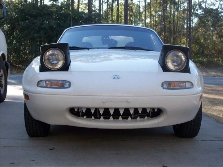 Видео машина с глазами. Глаза из тачек на машину. Мазда mx 5 miata милая. Видео машина с глазами. Mazda mx5 miata злая.