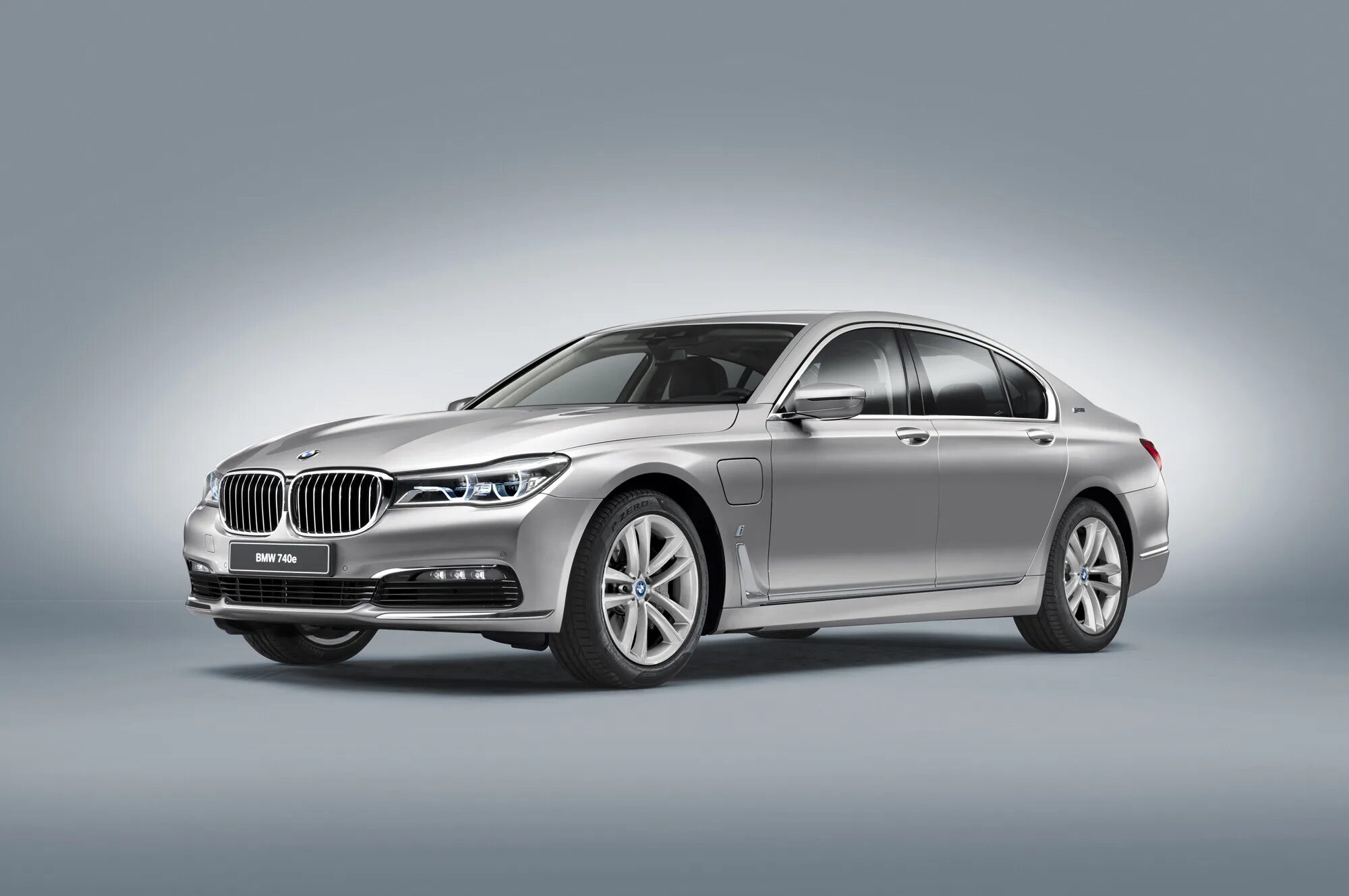 Bmw 740i m. BMW 740e Hybrid. BMW 740e IPERFORMANCE. BMW 740 седан. BMW 740e IPERFORMANCE - 2016.