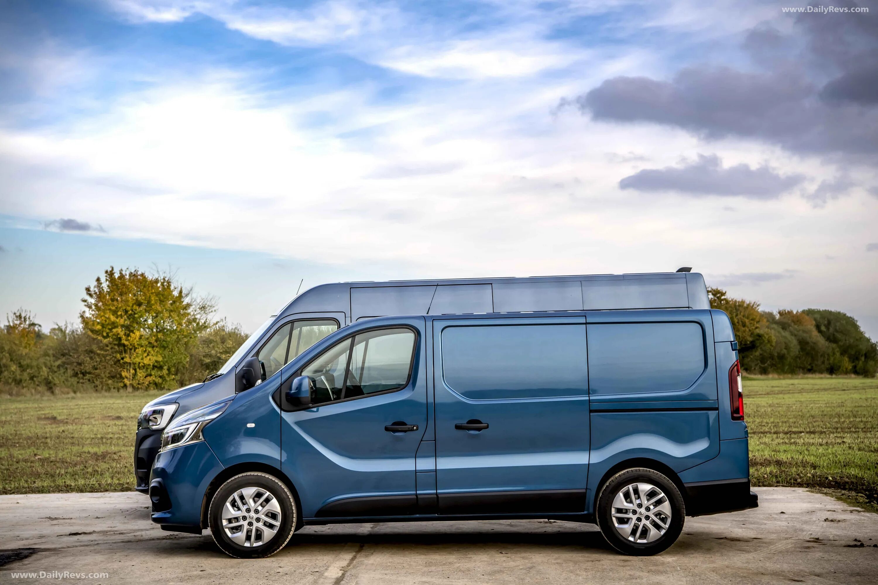 Фургон Renault Trafic 2020. Рено трафик 2022. Фургон Renault Trafic 2016. Рено трафик 2030.