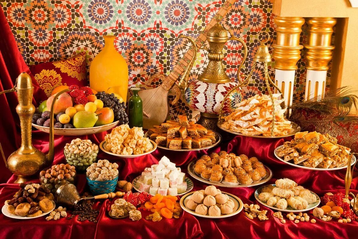 Праздничный стол на уразу. Курбан байрам дастархан. Восточный дастархан лукум. Дастархан в средней Азии. Казахская кухня дастархан.