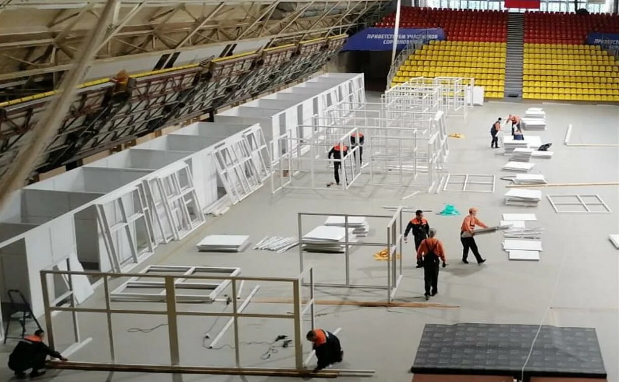 Манеж центрального стадиона арсенал. Манеж арсенал тула. манеж арсенал тула коронавирус. манеж арсенал тула госпиталь. манеж стадиона арсенал тула.