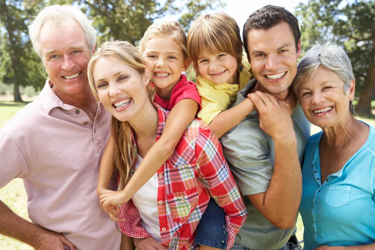 Do your grandparents. Радостные дети и взрослые. Счастливая семья с бабушкой и дедушкой. Счастливая дружная семья. Счастливые дети и взрослые.