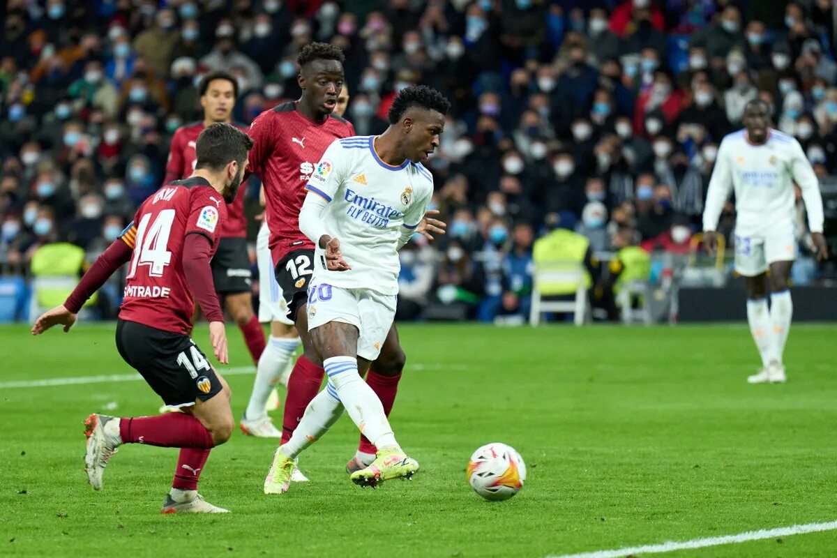 Валенсия реал мадрид 2 2. Валенсия футбол. Valensiya real madrid. Реал мадрид валенсия. Valensiya real madrid.