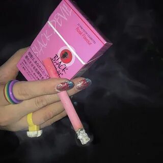 А леди курят сигаретки