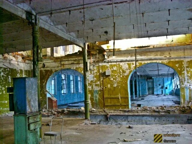 Пожар на красном октябре. Поселок красные баррикады. Красная поляна март 2022. Корпорация красный октябрь волгоград. Заводоуправление красного дона.