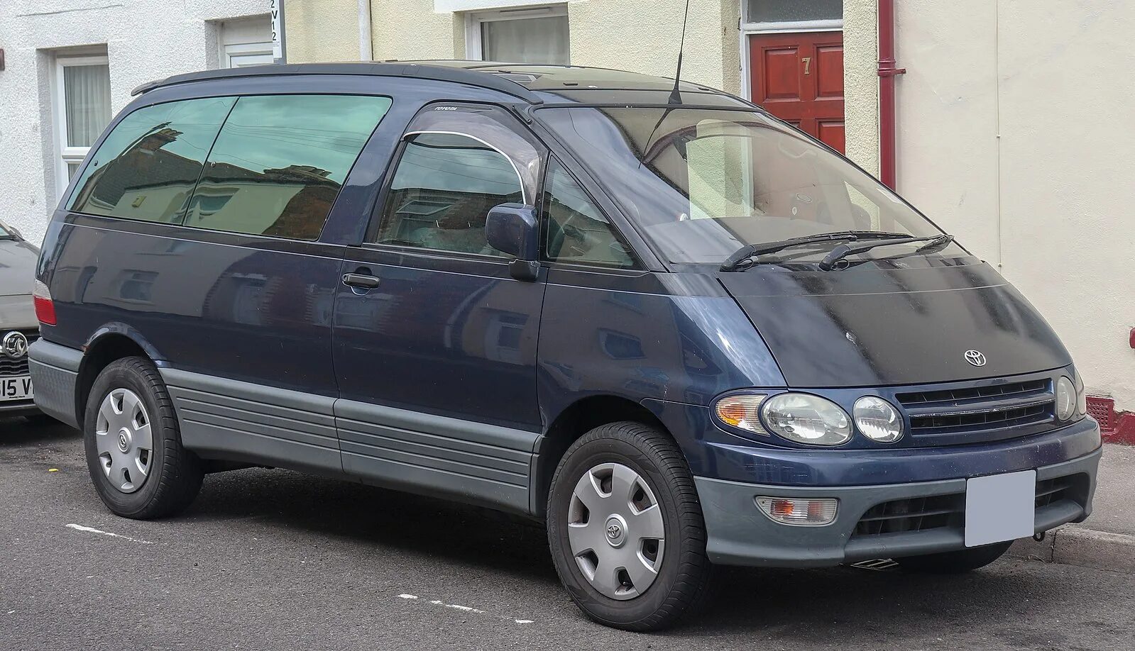 Estima toyota 1998 моторный отсек. Ремонт люсиды. Тойота люсида дизель дв. Спойлер капота на эстиму. Ремонт люсиды.