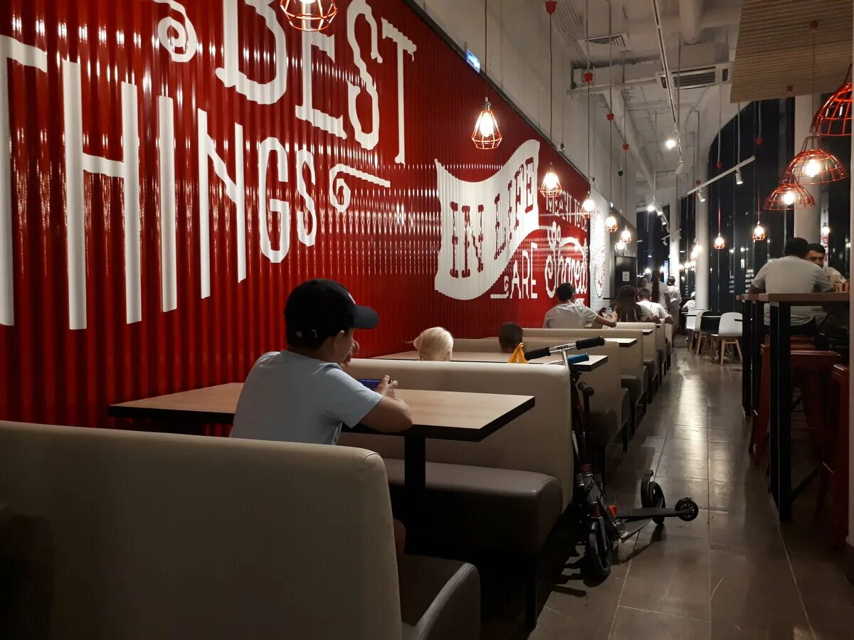 Кфс новороссийск ул набережная. Ресторан кфс геленджик. Набережночелнинский проспект 43а кфс. Набережночелнинский проспект 43а кфс. Kfc набережные челны.