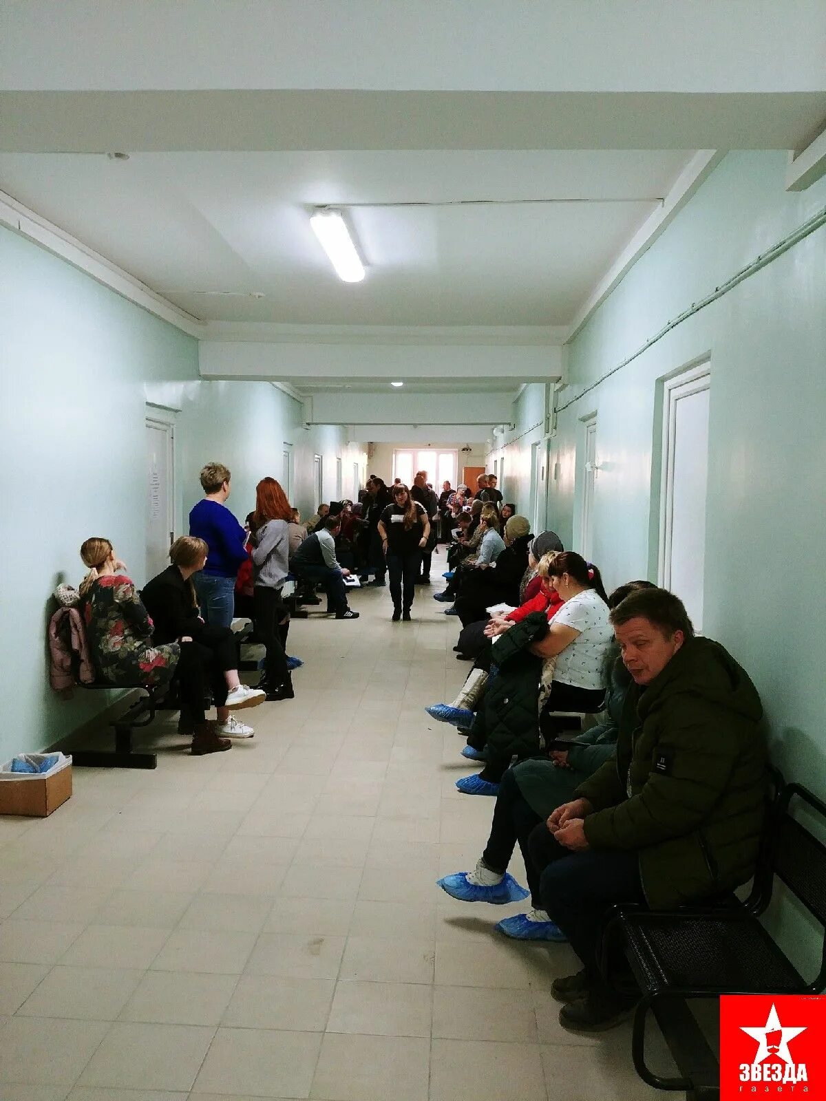 Очередь в детской поликлинике. Очередь в больнице. Очередь в стационар. Очередь в больнице. Очередь в поликлинике.