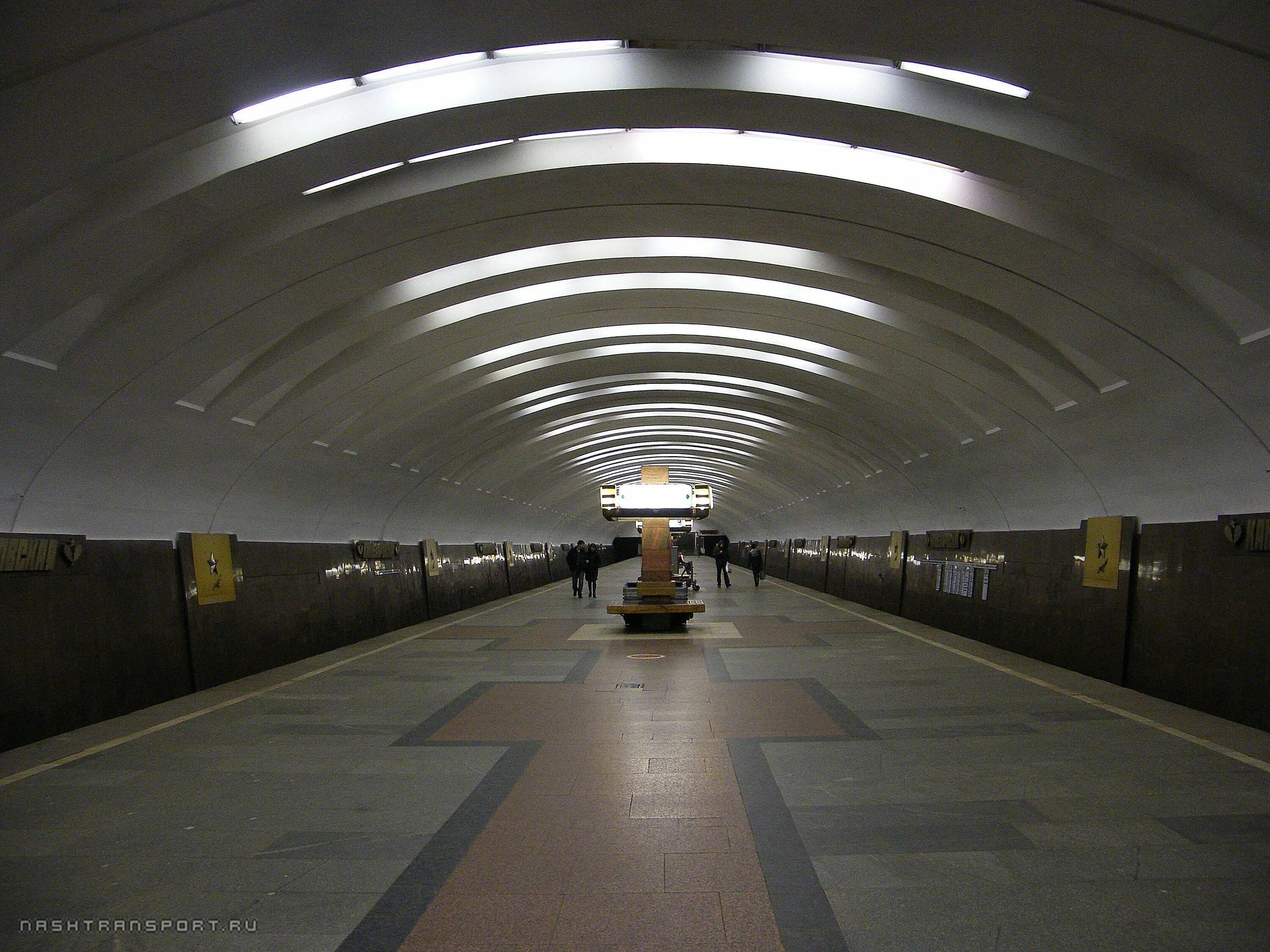 Москва царицыно кантемировская. Станция Кантемировская. Станция метро Кантемировская Москва. Станция Кантемировская в Москве. Метро Кантемировская 1984.