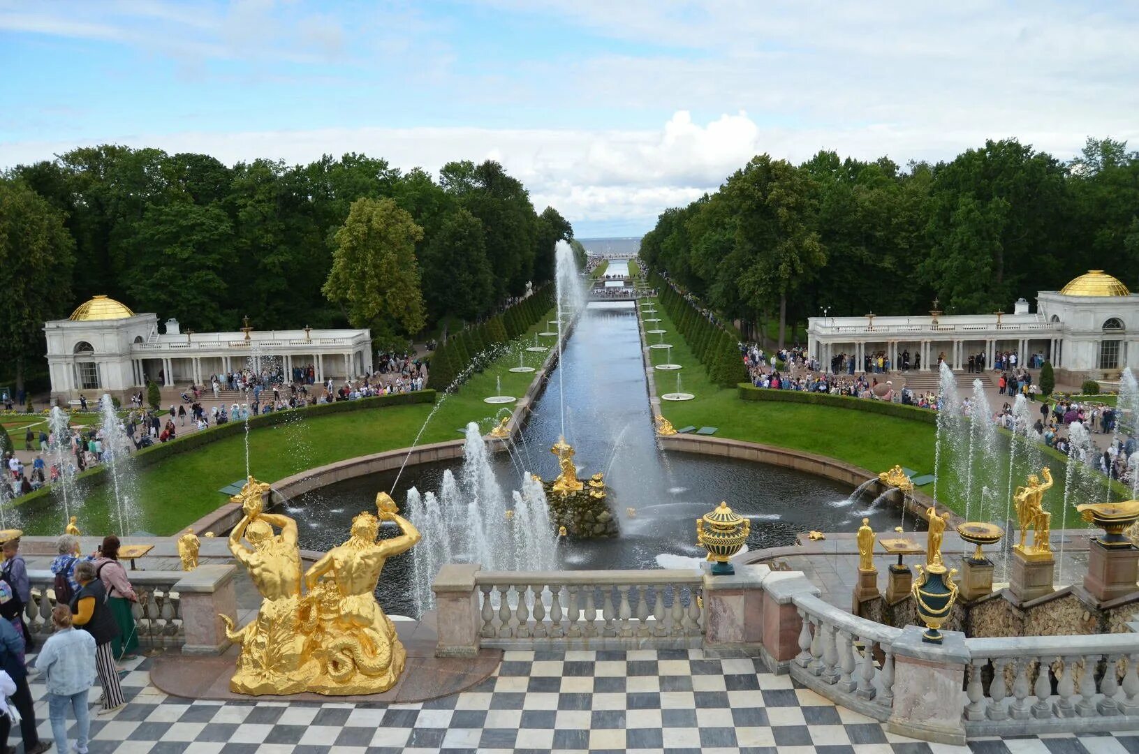 Каскад петергоф сайт. Петергоф большой каскад амазонка. петергоф 360°. большой каскад в петергофе, в августе. аллея фонтанов в петергофе.