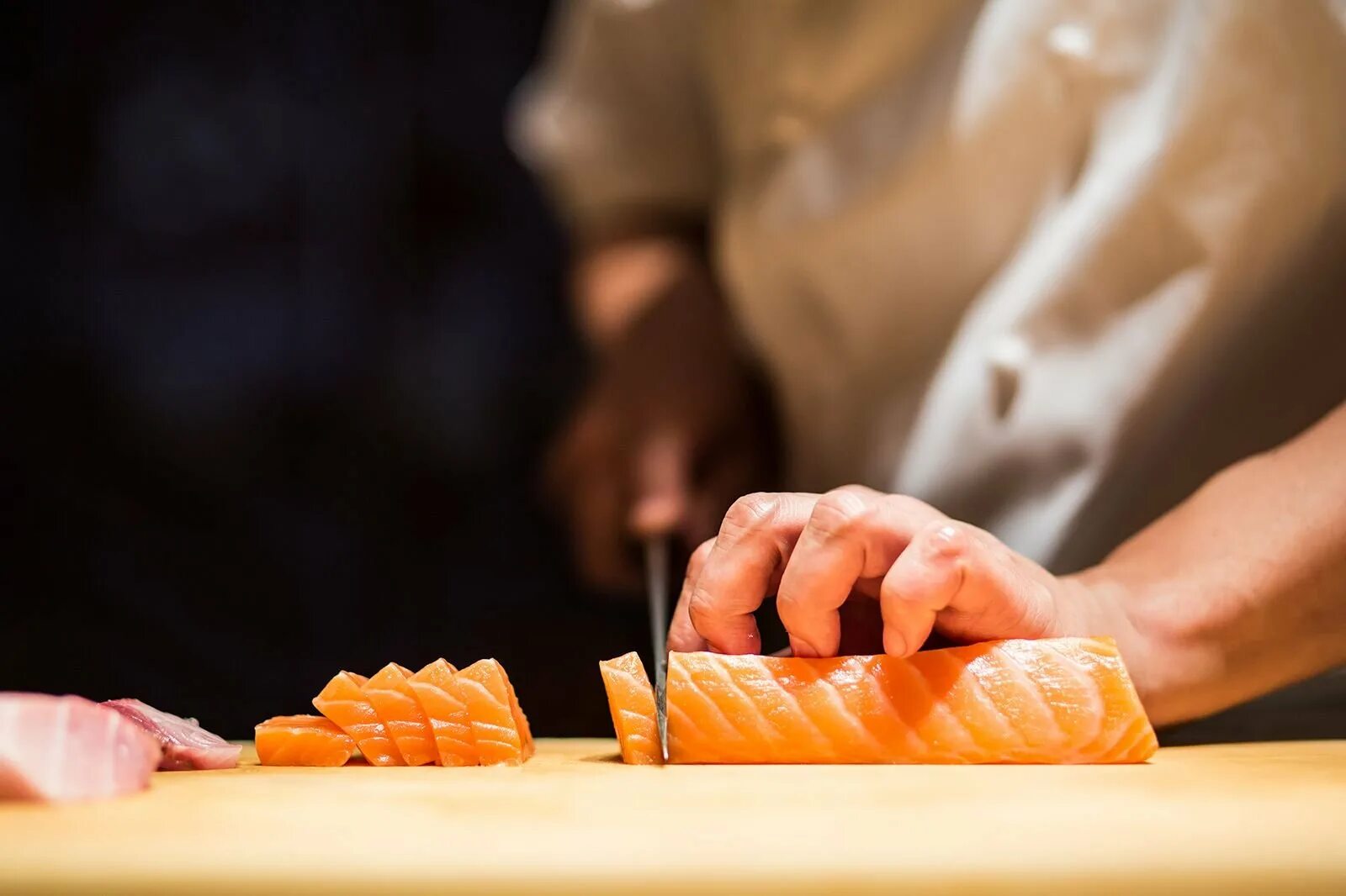 Японский ресторан суси в японии. Сушист. Работа суше. Суши повар работа. Суши повар.