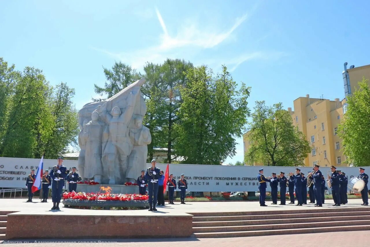 Площадь Победы Рязань. Памятник на площади Победы Рязань. Монументальный комплекс на площади Победы Рязань. Город Рязань победа памятник.