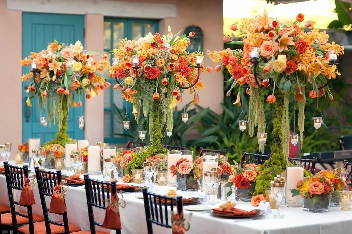 Большие цветы для украшения зала. Украшение зала помпонами. Украшение праздников цветами. Украшение праздников цветами. Цветы для украшения зала.