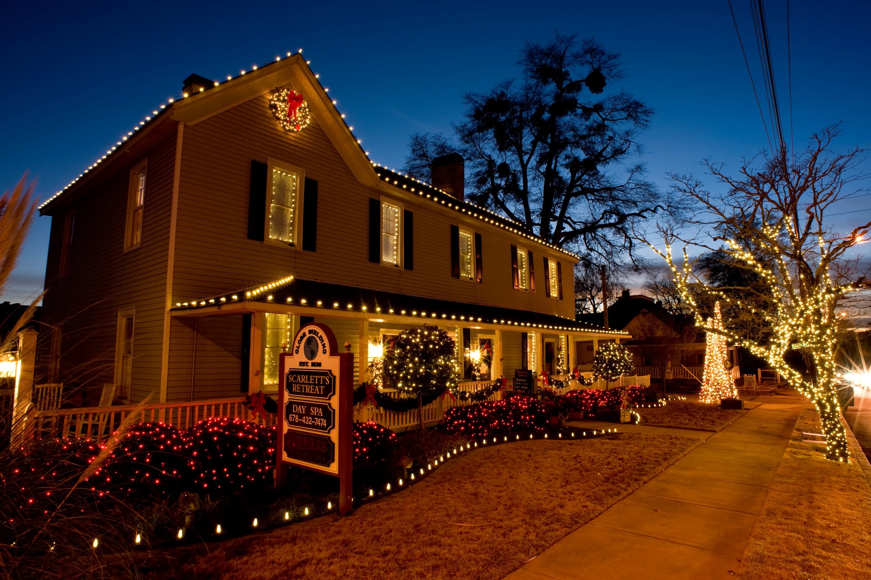 Custom length christmas lights. Green christmas lights. Новогодняя иллюминация. Новогоднее украшение домов. Festive installation.
