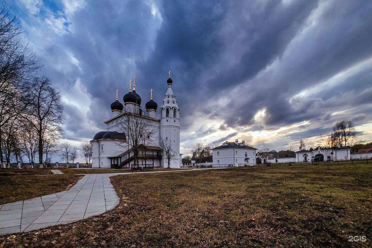 Входоиерусалимская Церковь Верея. Верея Наро-Фоминский район. Верея Наро-Фоминский район достопримечательности. Спасский монастырь (Верея).