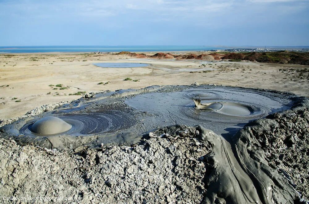 локбатан (грязевой вулкан). гобустан грязевые вулканы. гобустан грязевой вулкан. водогрейный бак. гобустан, грязевые вулканы азербайджан.
