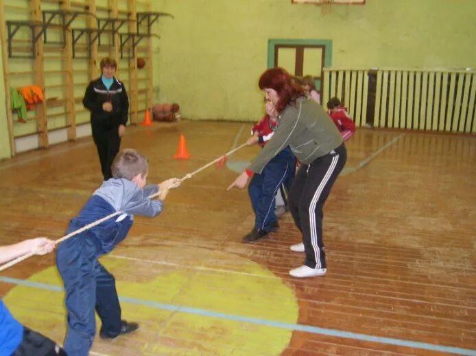 Спортивные соревнования для детей в детском саду. Командные спортивные игры. Весёлые старты для детей. Эстафеты для детей школьного возраста в зале. Спортивные соревнования в школе сценарий.