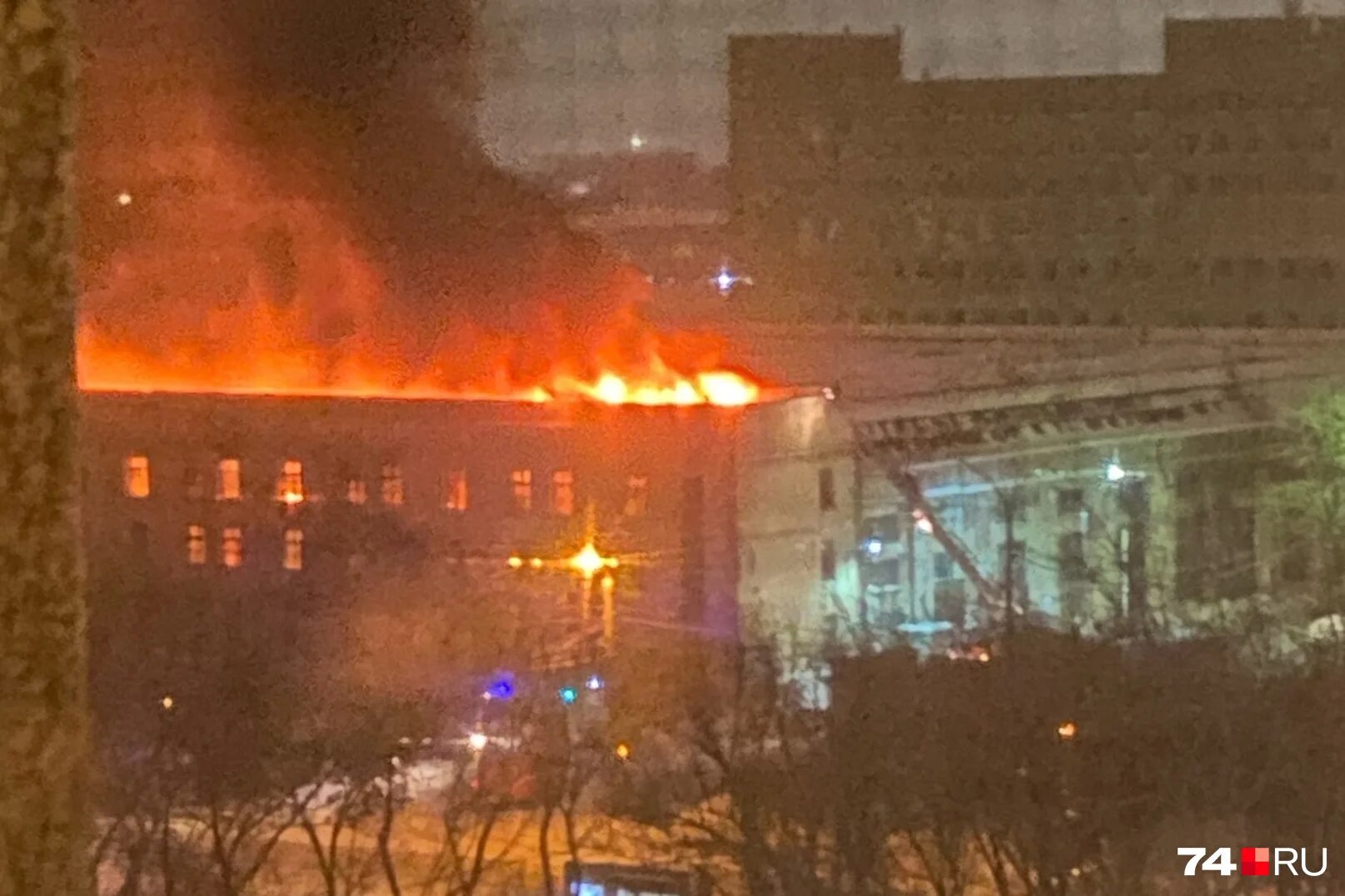 Пожар в челябинске сейчас на чтз. 01. Пожар в челябинске сегодня на чтз. Пожар на мира 102 челябинск общежитие. Горит чтз.