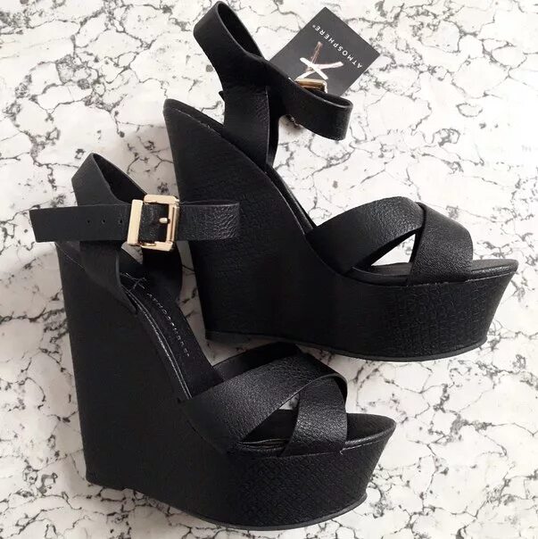 Босоножки занотти на танкетке. Босоножки тофа на танкетке 2013. Madison ss22-m-136030-005,босоножки женские,кожа черный. Замшевые босоножки на танкетке. Босоножки женские на танкетке.