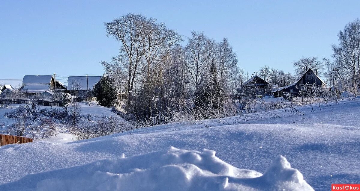 100 часов зимой в деревне. Зимняя деревня. Деревня гридино карелия зима. Деревня зимой. Деревня зимой фото.
