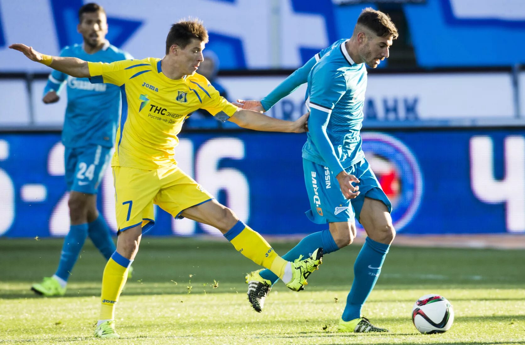 Футбольный матч. Ростов зенит 1 1. Вечный огонь неизвестный солдат ростов на дону. Ростов зенит составы фото. 3 декабря ростов.