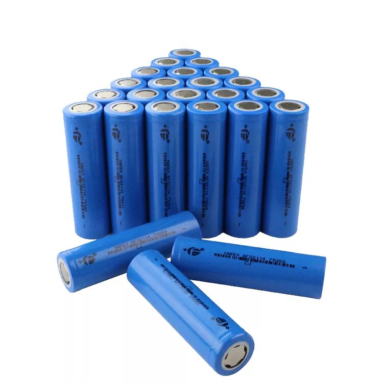 Li ion батареи купить. 3.7 V li-ion Battery 18650. Батарейка аккумуляторная 18650 3.7v. Аккумулятор 18650 2000mah 3.7v. Литиевая батарейка 18650.