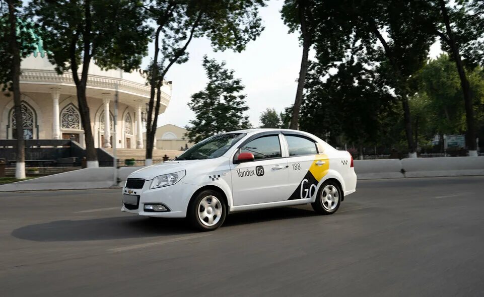 Мобильное приложение yandex go. Yandex go taxi uzbekistan. Go uzbekistan. Яндекс ташкент го. Go uzbekistan.