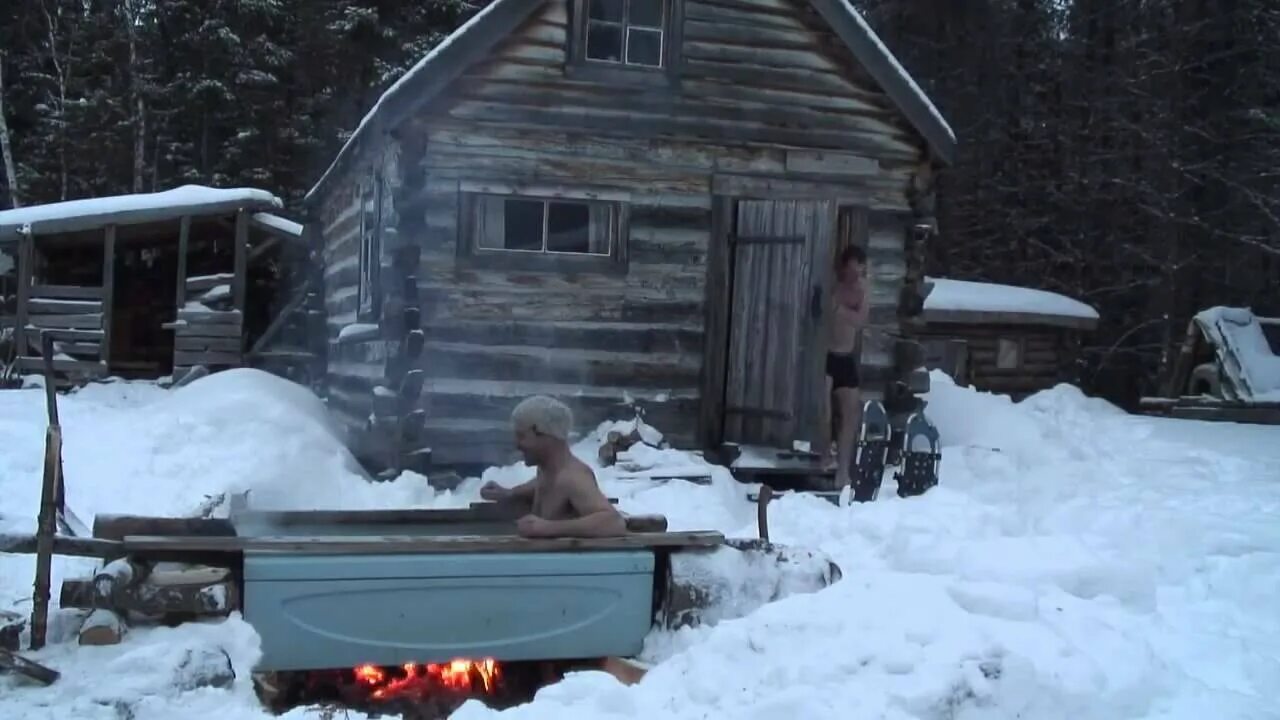 Жена друзья баня дача. Баня зимой. баня зимой на даче. дачная баня зимой. баня зимой фото.